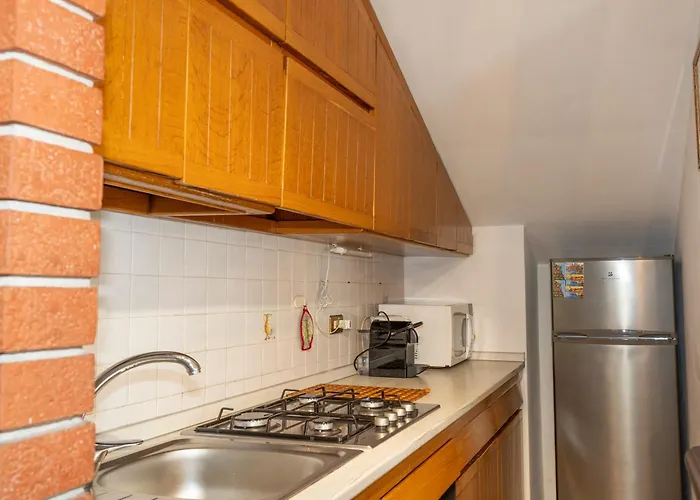Apartment Bellavista Garden And Flowers Varenna